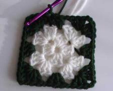 How to crochet a granny square