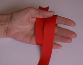 basic bow wrapping around the hand once