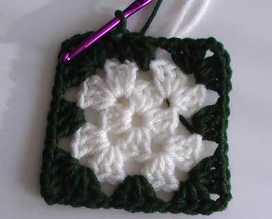 How to crochet a granny square